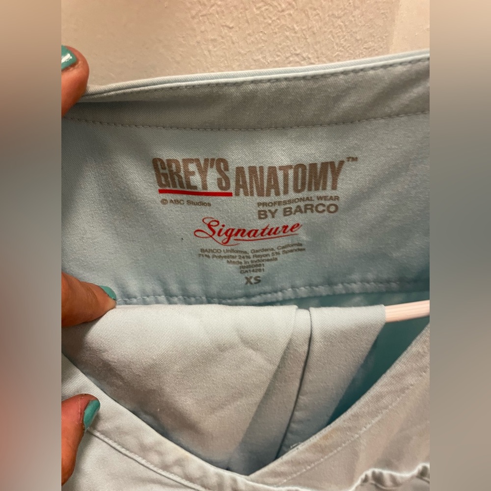 Greys Anatomy Scrub Set - - Picture 3 of 3